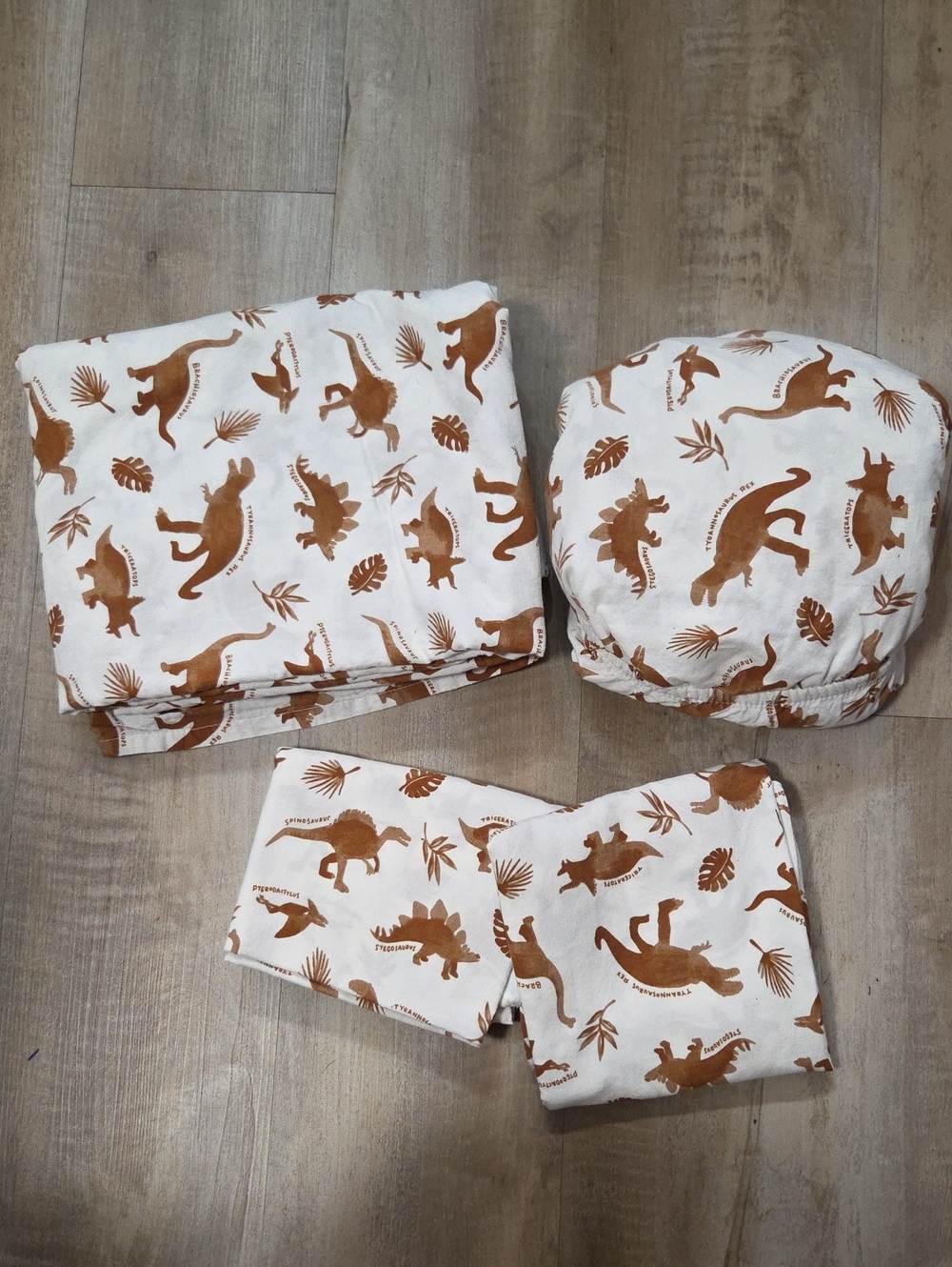 Pillowfort Full Size Sheet Set Dinosaur Design